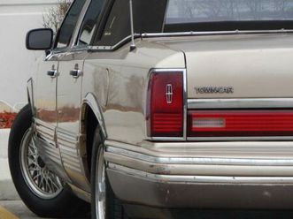 used 1992 lincoln town car signature