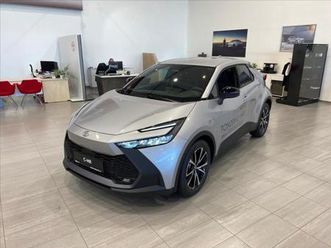 toyota c-hr 1,8 hybrid 140 koní style