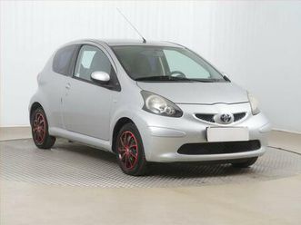 toyota aygo 1.0 vvt-i, po stk, zamluveno
