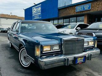 used 1988 lincoln town car base 4dr sedan