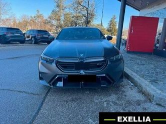 m5-g90-v8-bi-turbo-4-4l-hybride-727cv