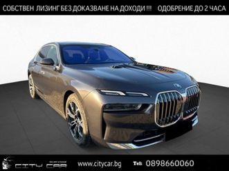 bmw-i7-xdrive60-executive-theatre-screen-iconic-glow-b-w