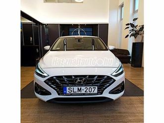 HYUNDAI I30 FASTBACK elado-hasznalt-hyundai-i30-fastback-1-5-t-gdi-comfort-mhev-navigacio-holtterfigyelo-korm