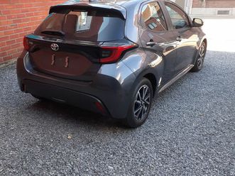 toyota yaris 1.5i benzine 6mt iconic + carplay +led + keyless