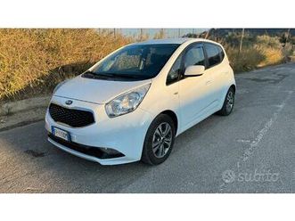 tappeto in tessuto arancio