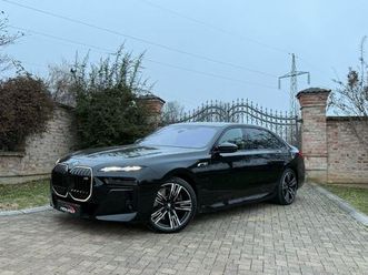 bmw m760e chauffeur executive pro skyl diamond 4d b&w kino krevet 2025, 2025 god.