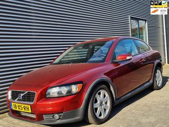 volvo c30 - 2.0d momentum h6 09-2007 maple red pearl