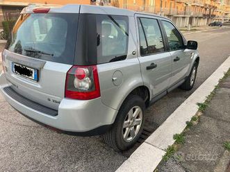 tavolo da pranzo e sedie.