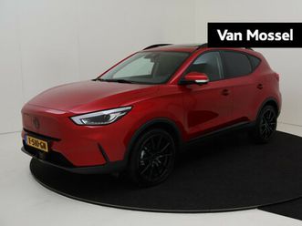 mg zs ev standard range luxury 50 kwh | navi | leder | panoramadak | 360 camera | led koplampen | apple carplay | 19 inch velgen | geblindeerde achterruiten | b