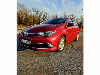 elado-hasznalt-toyota-auris-touring-sports-1-8-hsd-executive-automata-2016-12-bordo-sz