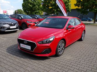 hyundai i30 fastback 1.0 t-gdi 88 kw manuál · louda auto