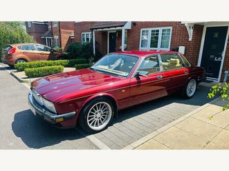 3-6-xj40-majestic-saloon-4dr-petrol-automatic-221-bhp