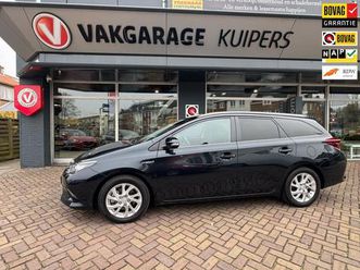 toyota-auris-touring-sports-1-8-hybrid-dynamic