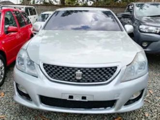 toyota-crown-2010-silver