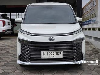 2023 toyota voxy 2.0 (premium color) mpv