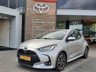 TOYOTA YARIS 1-5-hybrid-dynamic-apple-android-keyless-16