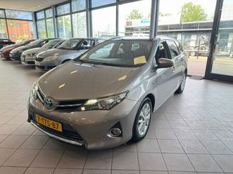 toyota-auris-touring-sports-1-8-hybr-lease-apk-10-25-navi-bj-2014