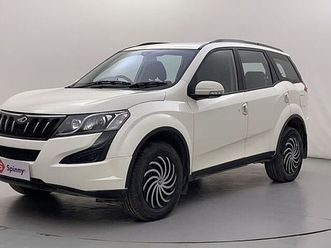 2015-mahindra-xuv500-w6