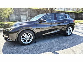 INFINITI Q30 infiniti-q30-1-6t-premium-tech-dct-gyari-feny-vez-szervizkonyv-magyarorszagi-led