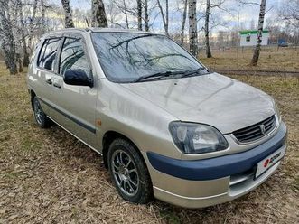 toyota-raum-2000