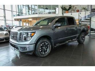 titan 5.6l v8 4wd platinum midnight/kamera/shz/