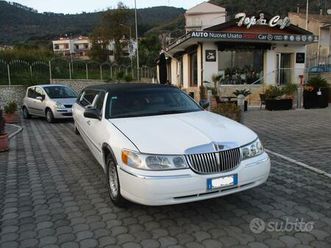 lincoln-town-car-limousine