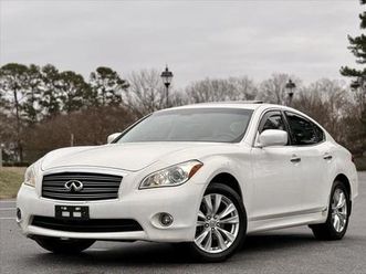 2011-infiniti-m37x-base