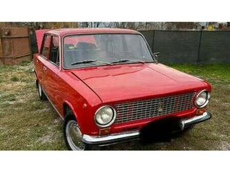 1984 lada 21013 rouge manuel, 4 vitesses conduite à gauch...
