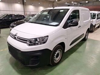 1-5-bluehdi-m-light-club-capt-ar-blth-272-x-60