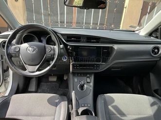 elado-hasznalt-toyota-auris-touring-sports-1-8-hsd-executive-automata-2016-5-feher-szi