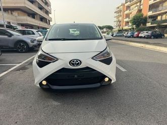 toyota aygo connect 1.0 vvt-i 72 cv 5 porte x-play led navi kamera cerchi 16 pdc bluetooth