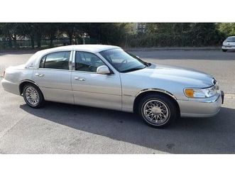 altro seleziona lincoln town car