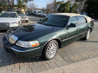 used 2003 lincoln town car executive