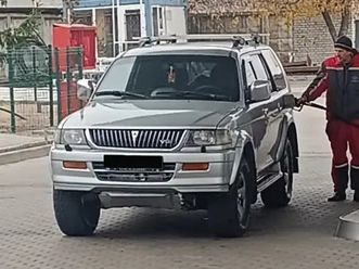 mitsubishi-pajero-1999