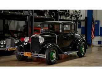 1930 ford model a custom all steel 5 window v8 coupe a vendre