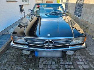 traumhafter-mercedes-560sl-schwarz-grau-matching-numbers