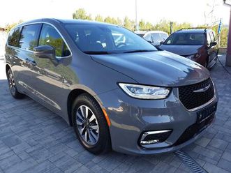 chrysler pacifica 3,6hybrid,top výbava,rezervace