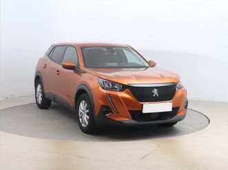 peugeot 2008 1.2 puretech, čr,1.maj