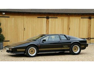 lotus esprit turbo, 1984. stunning black with gold livery a vendre