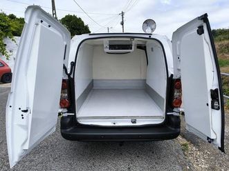 <li class=breadcrumbs-module_list-item__zg-6q citroen berlingo 1.6 hdi l2 3l frio + isotermica </ol>