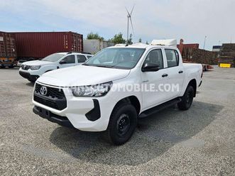 toyota hilux pick-up double cabin medium - export out eu tropical version - export out eu tropical version