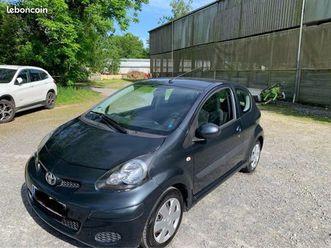 toyota-aygo-1-0-essence-entretien-uniquement-toyota