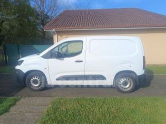 iii-1-5-bluehdi-130-s-s-650kg-std-asphalt-eat8