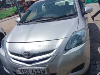 toyota-belta-2005-silver