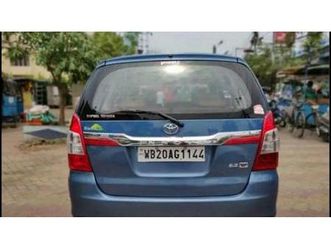 toyota innova 2.5 v 8 str 2014