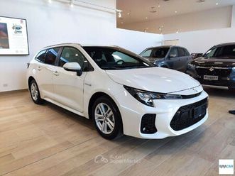 1.8 hybrid e-cvt 2wd top