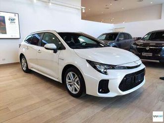 1.8 hybrid e-cvt 2wd top