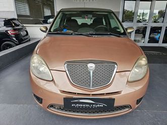 lancia ypsilon 1.2 oro giallo