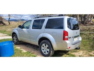 vend-4x4-nissan-pathfinder-7-places