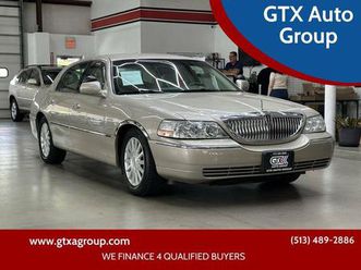 used 2004 lincoln town car signature